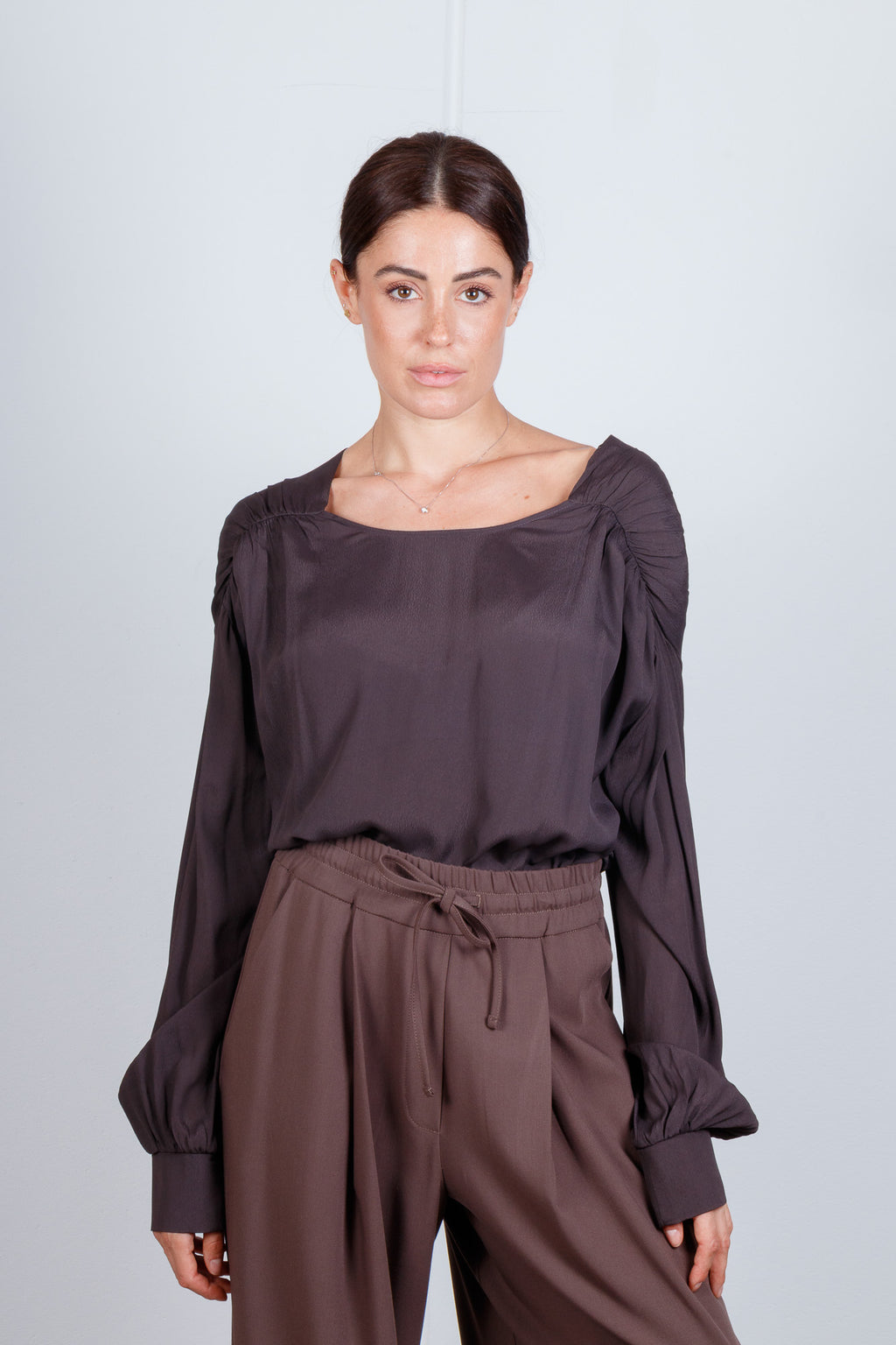 Blusa fluida con fondo elastico