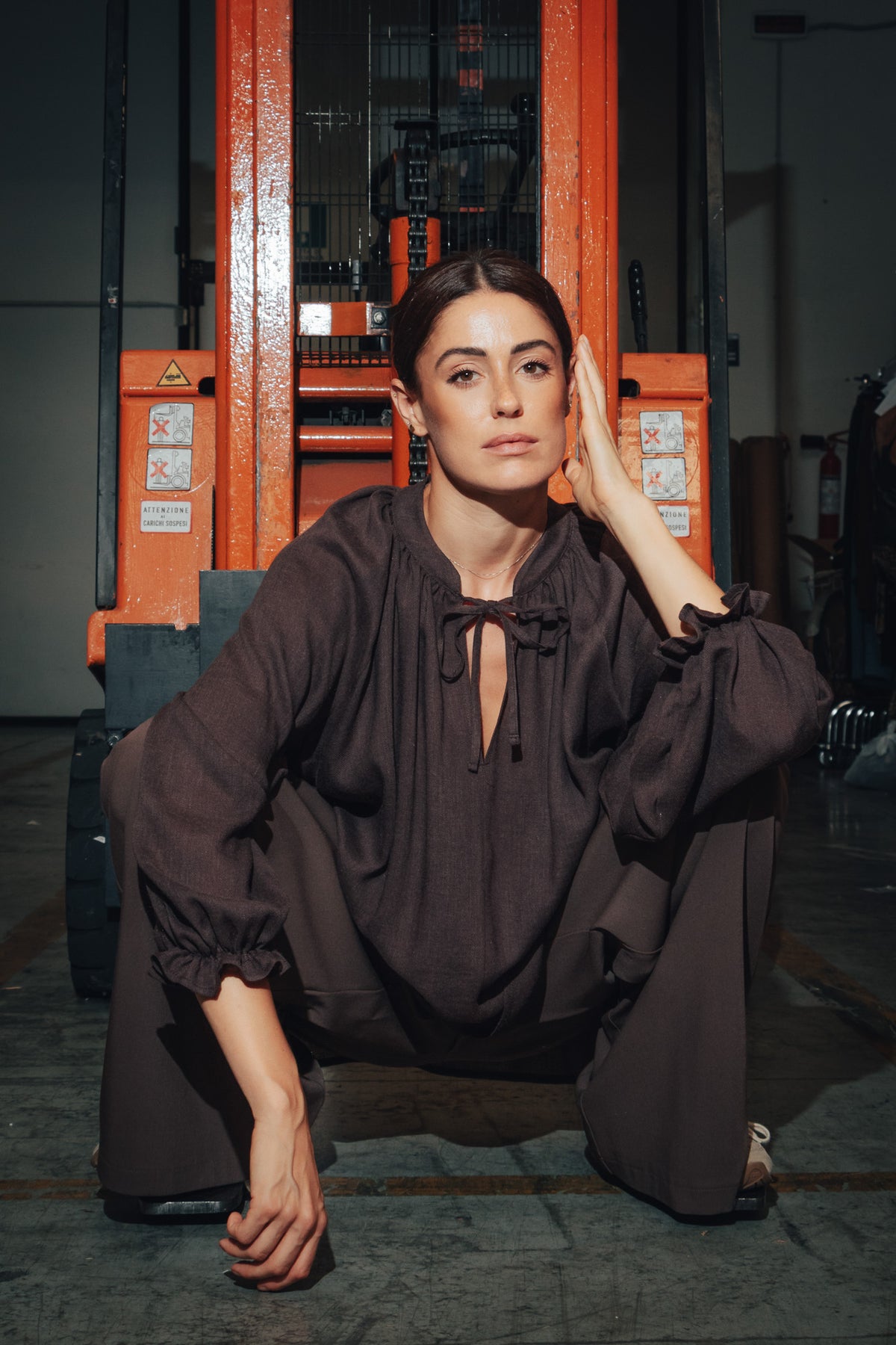 Blusa con collo arricciato