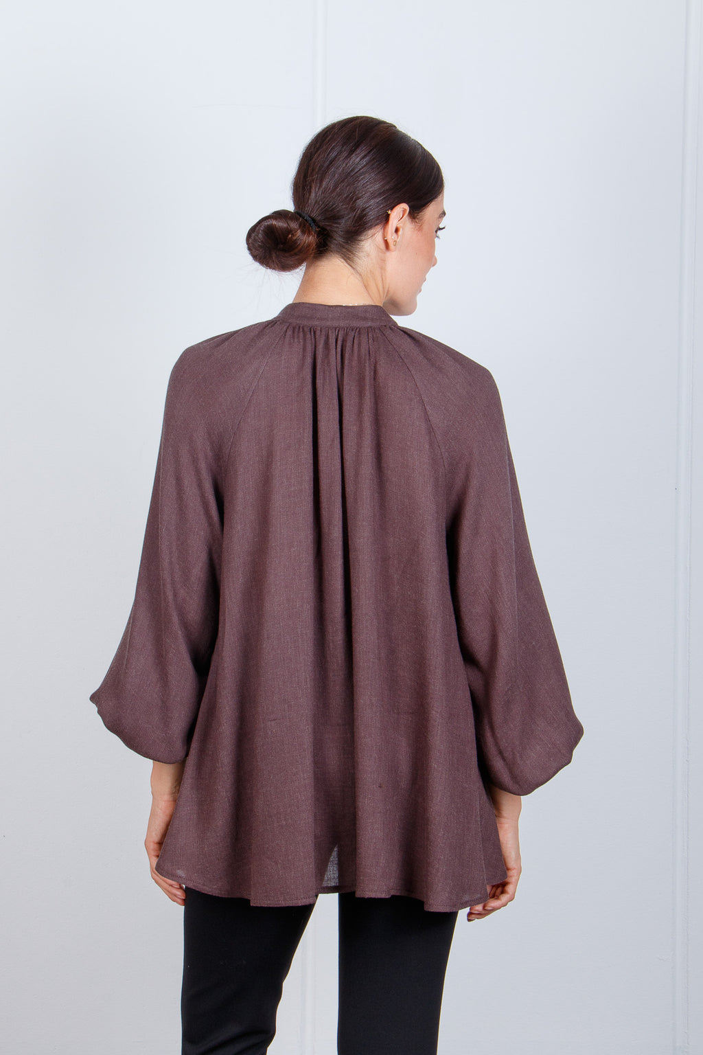 Blusa con collo arricciato