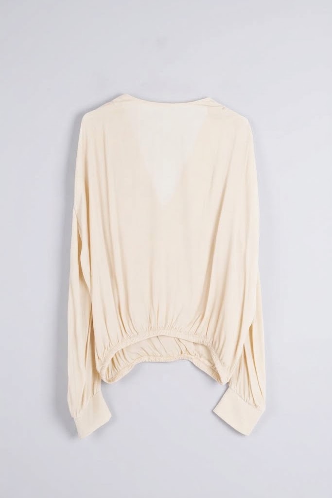 Blusa fluida con fondo elastico
