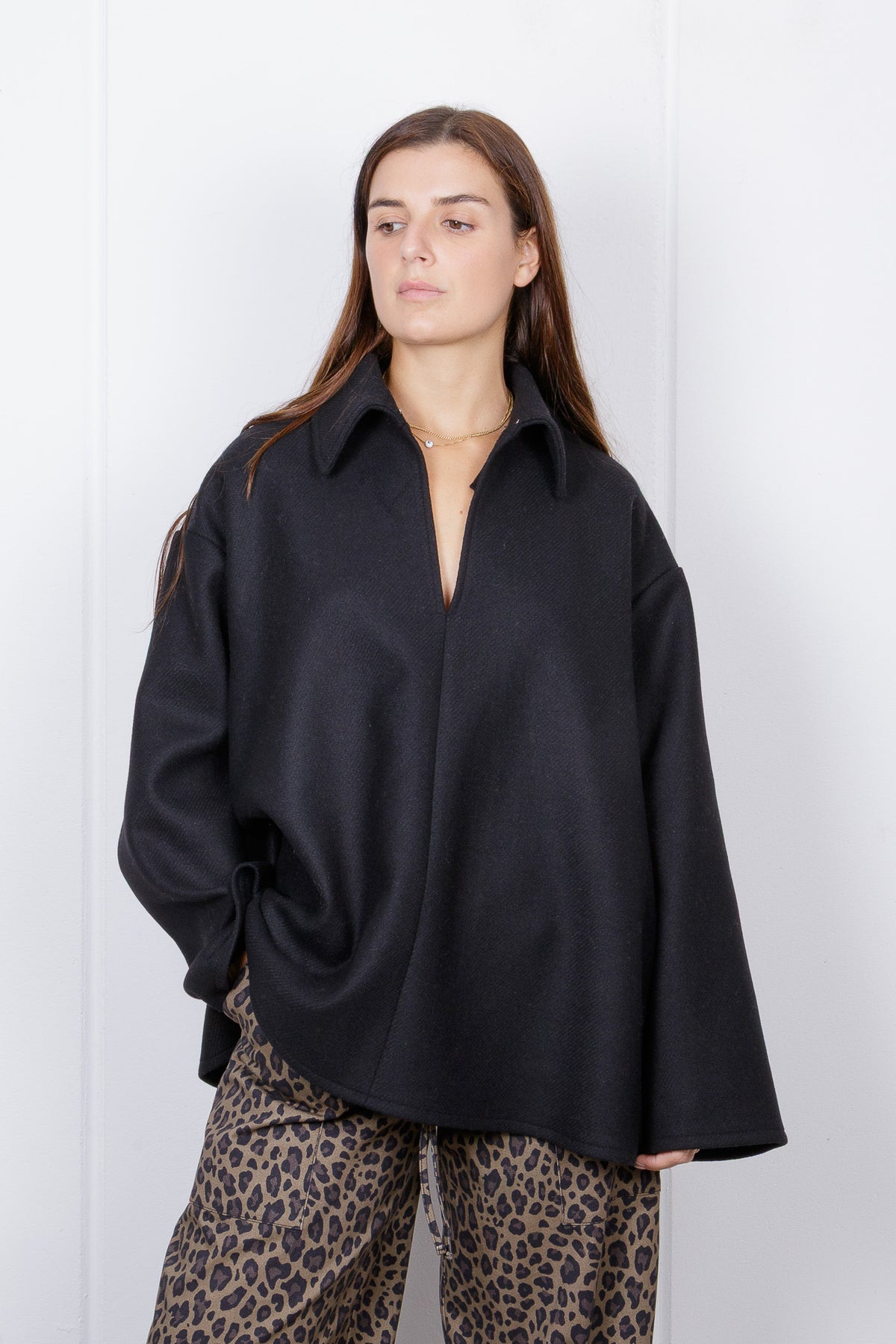 Blusa/Capospalla Over in Panno Nero con Colletto