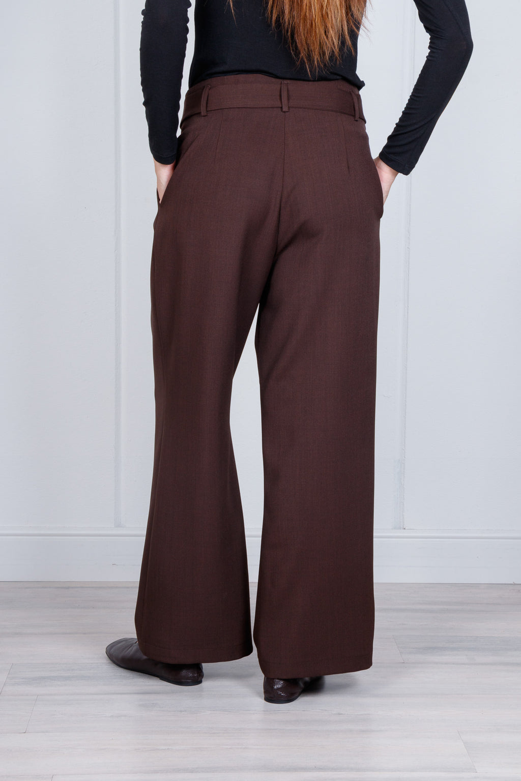 Pantalone vita alta con cintura