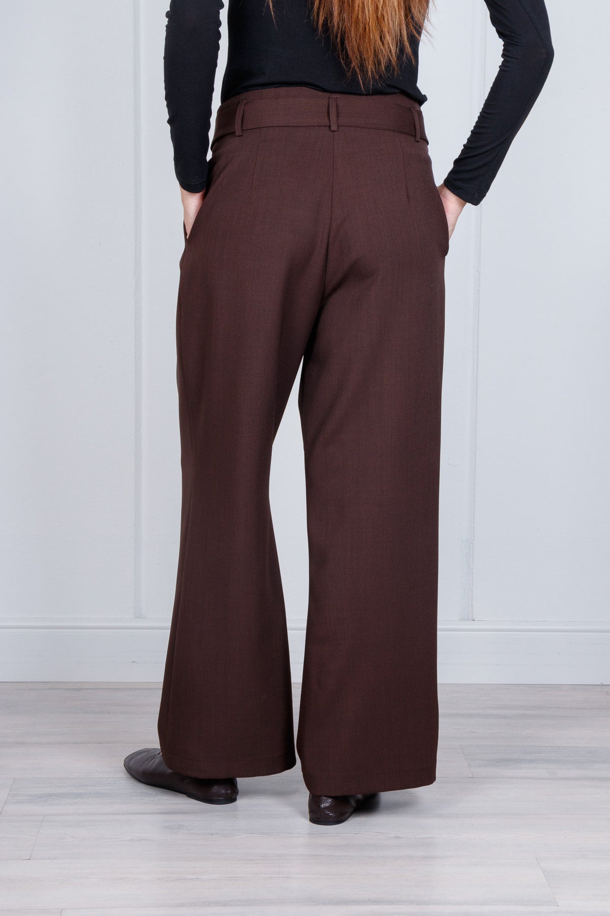 Pantalone vita alta con cintura