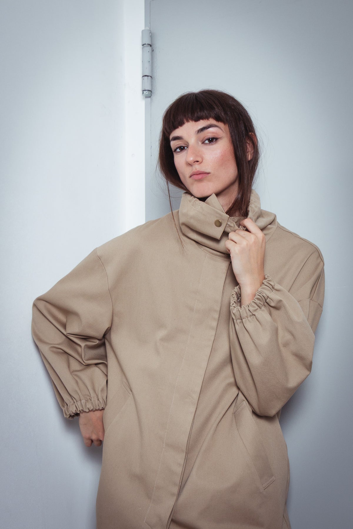 Cappotto parka lungo con collo alto con coulisse