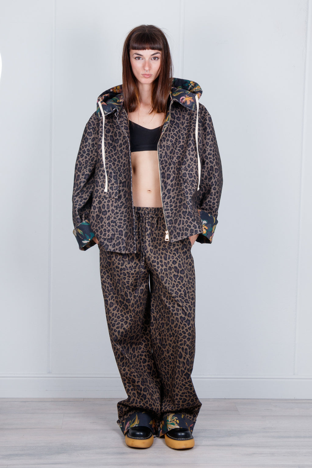 Giacca oversize con cappuccio fantasia leopardata