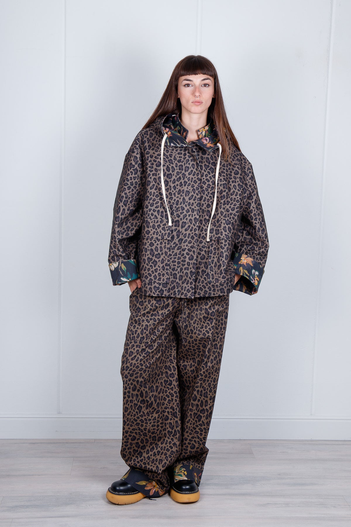 Giacca oversize con cappuccio fantasia leopardata
