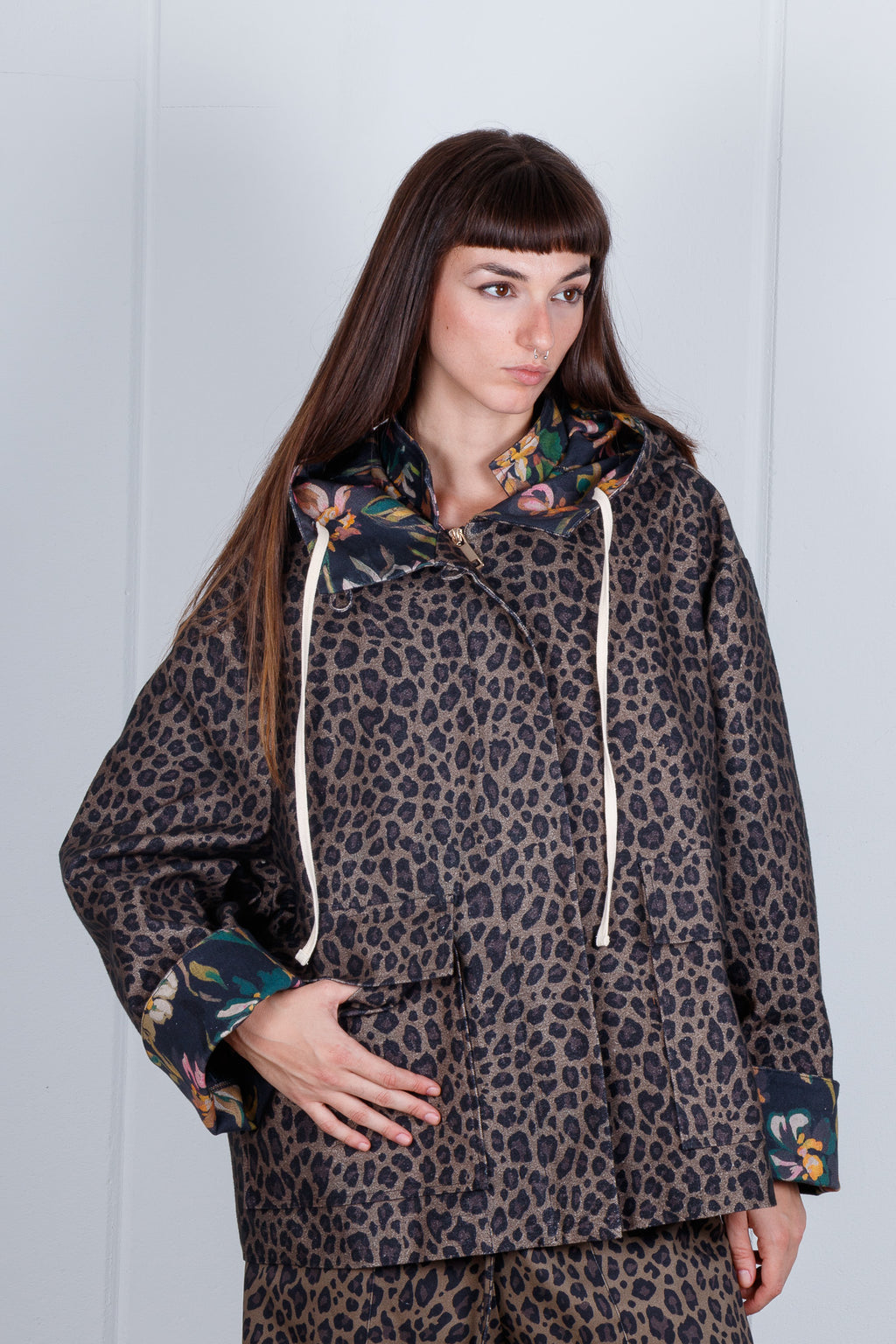 Giacca oversize con cappuccio fantasia leopardata
