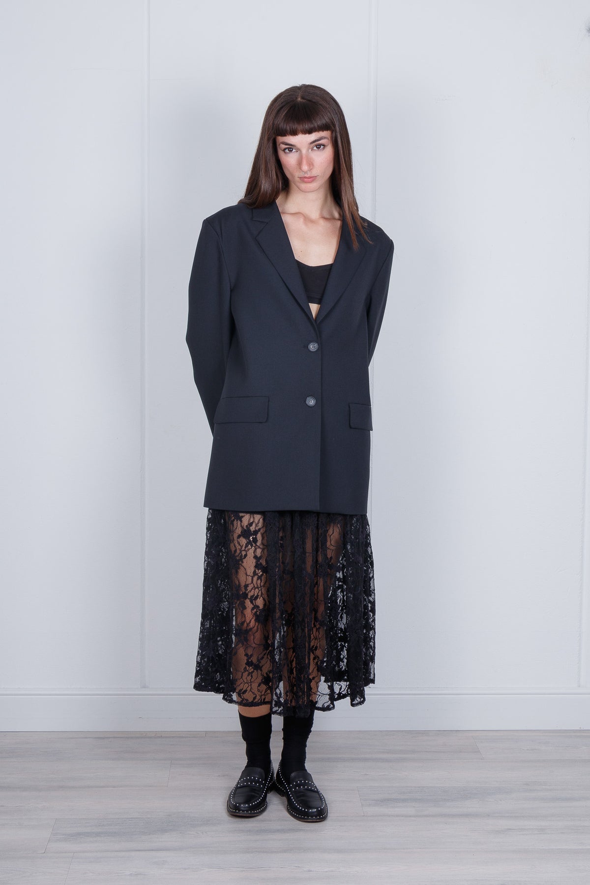 Gonna midi nera in pizzo con pantaloncino