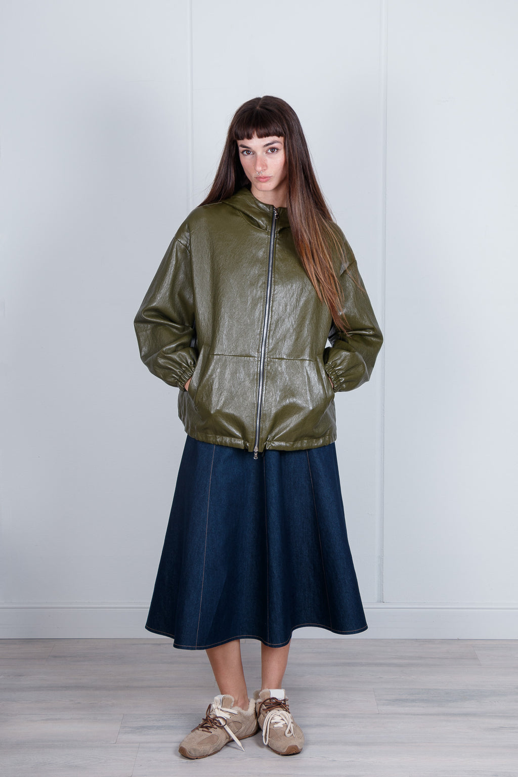 Giacca con cappuccio in similpelle